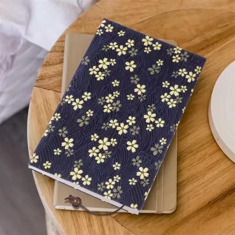 Couvre-livre japonais : origine, motifs et utilisation